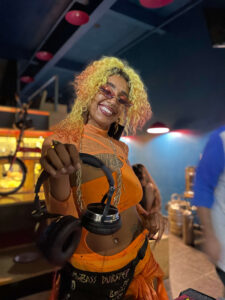 Nanda Chitta: A DJ que leva a força feminina do Hip Hop para o Sul de Minas