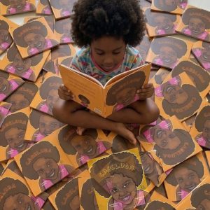 Escritora Claudinea Moreira faz lançamento oficial do livro Cabeluda, neste sábado em Guaxupé