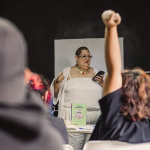 Escritora mineira Jéssica Balbino estreia na ficção com horror latino-americano que transforma a violência contra mulheres e corpos gordos em literatura