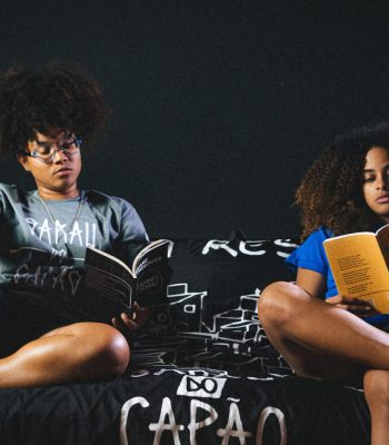 Do cursinho popular à poesia: livro mostra como um sarau se tornou espaço de formação