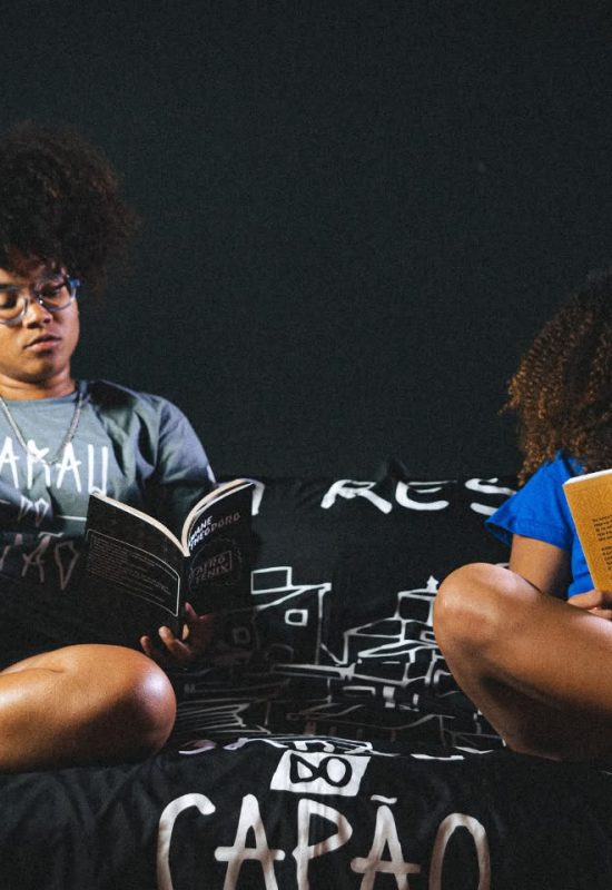Do cursinho popular à poesia: livro mostra como um sarau se tornou espaço de formação